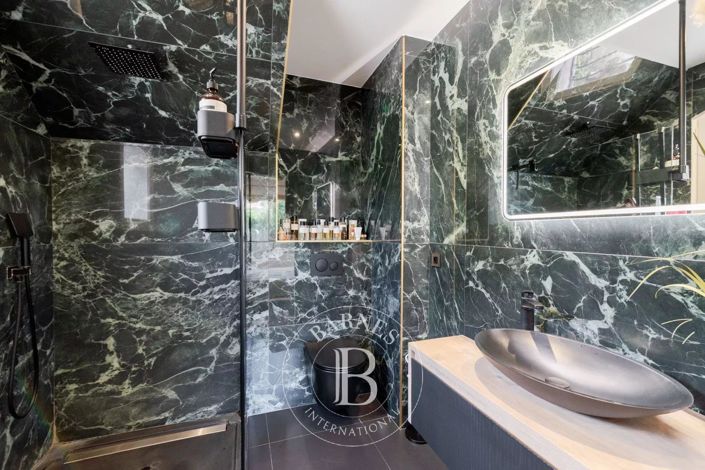 Image No.18-5 Bed House for sale