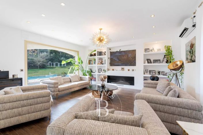 Image No.2-5 Bed House for sale
