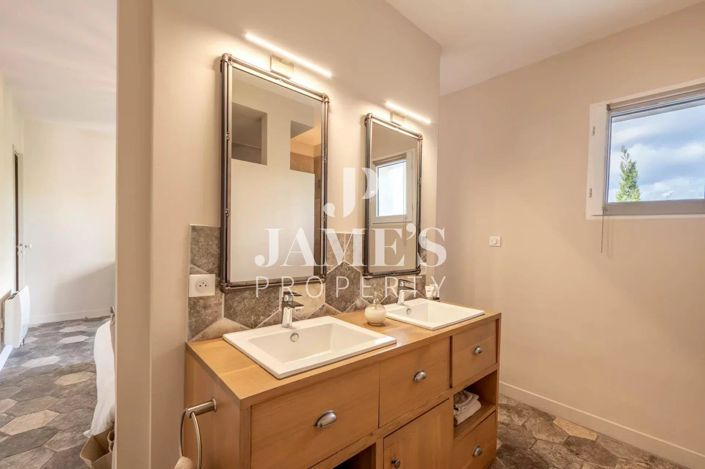 Image No.12-4 Bed House for sale