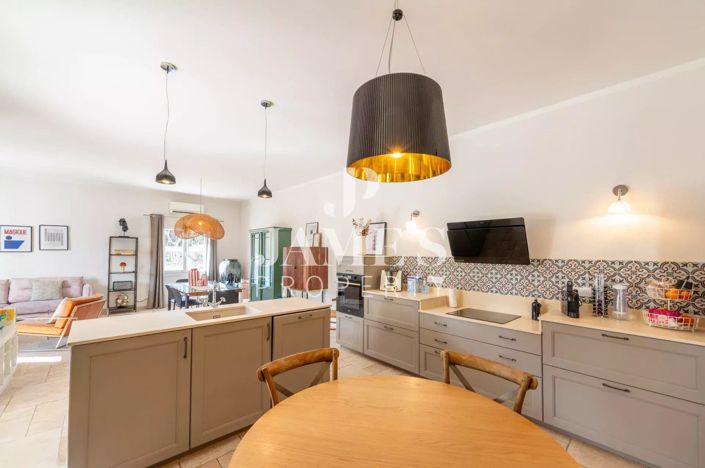 Image No.6-4 Bed House for sale