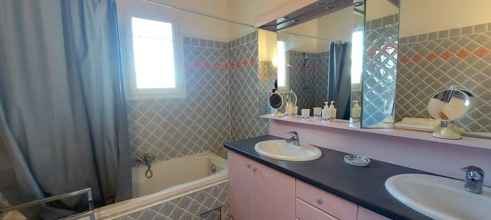 Image No.17-4 Bed House for sale