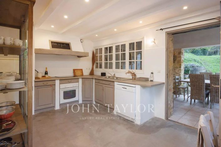 Image No.13-7 Bed House for sale