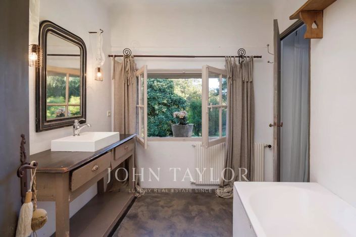 Image No.17-7 Bed House for sale