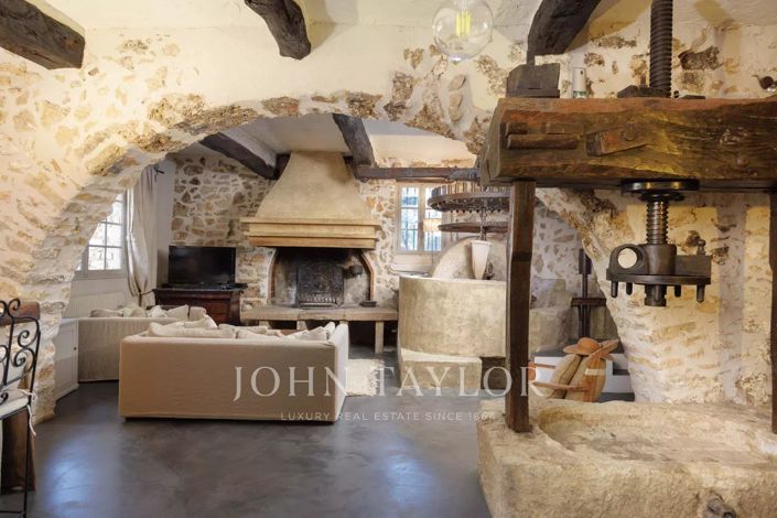 Image No.8-7 Bed House for sale