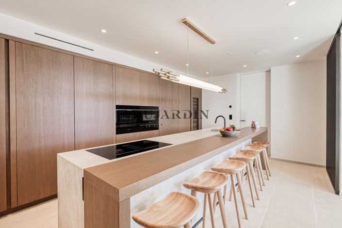 Image No.10-6 Bed House for sale