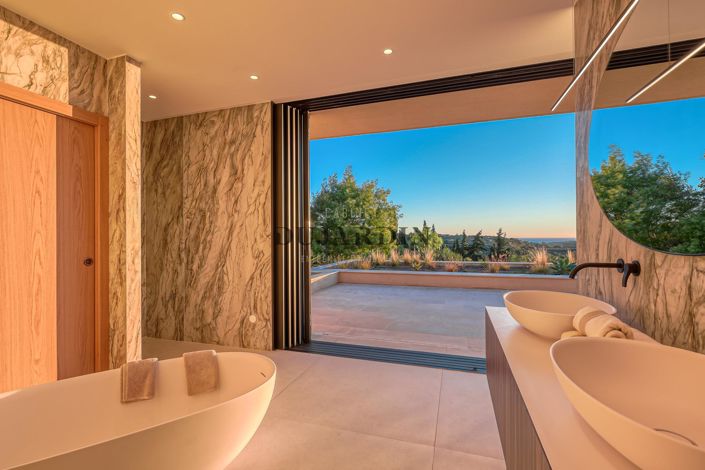 Image No.12-6 Bed House for sale