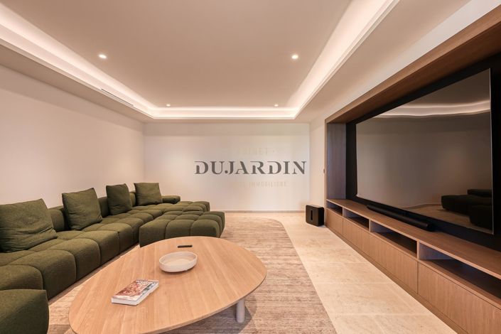 Image No.14-6 Bed House for sale