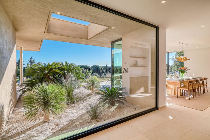 Image No.6-6 Bed House for sale