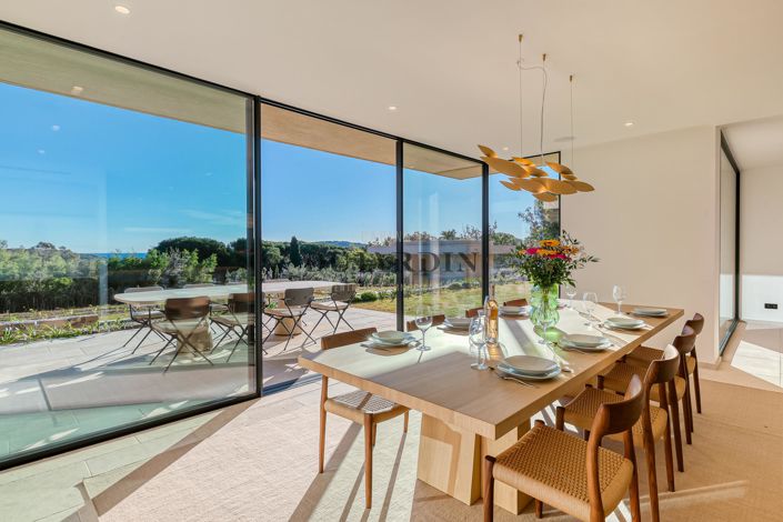 Image No.8-6 Bed House for sale