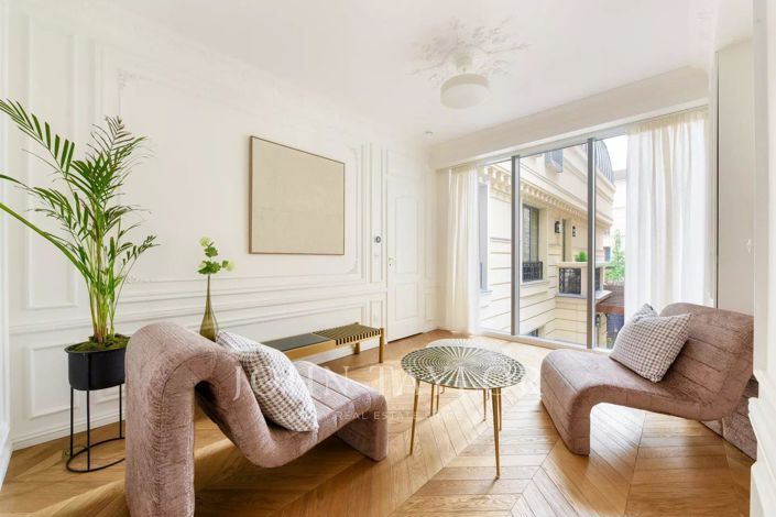 Image No.6-10 Bed House for sale