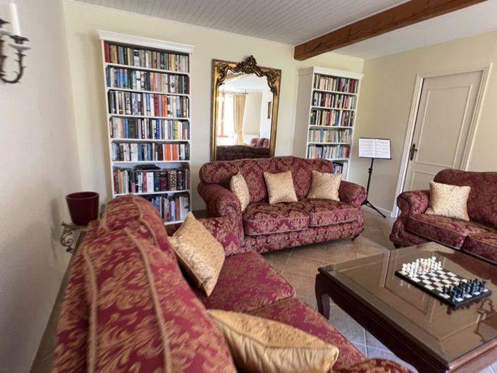 Image No.7-8 Bed House for sale