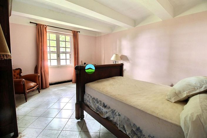 Image No.10-5 Bed House for sale