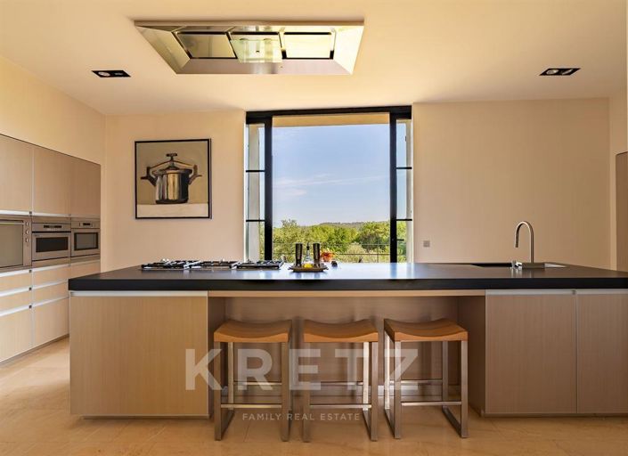 Image No.7-7 Bed House for sale