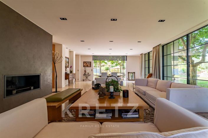 Image No.8-7 Bed House for sale