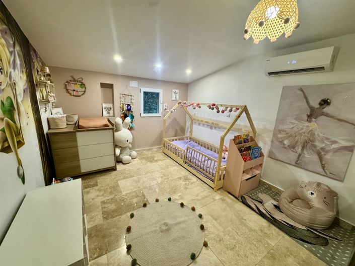 Image No.20-4 Bed House for sale