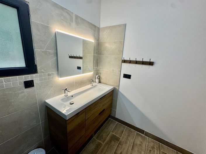 Image No.21-4 Bed House for sale