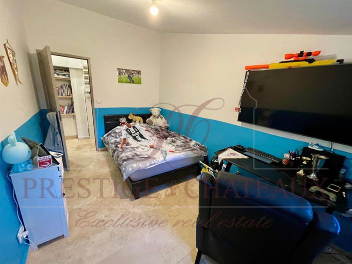 Image No.25-4 Bed House for sale