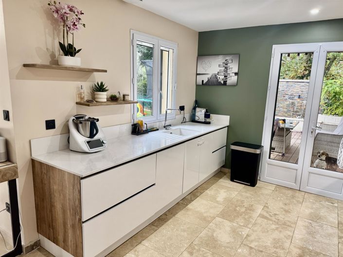 Image No.8-4 Bed House for sale