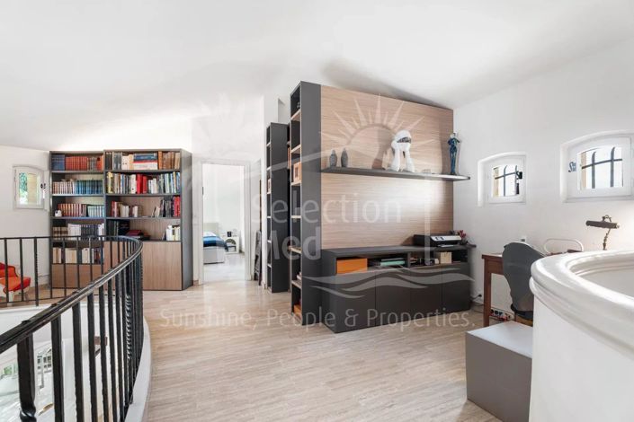 Image No.11-3 Bed House for sale