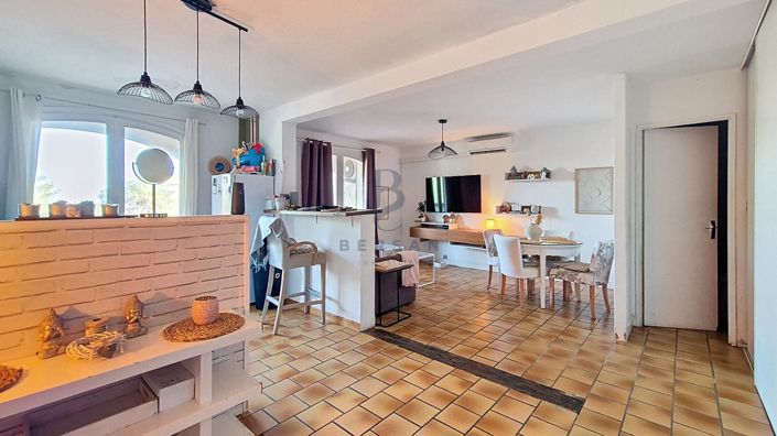 Image No.12-6 Bed House for sale