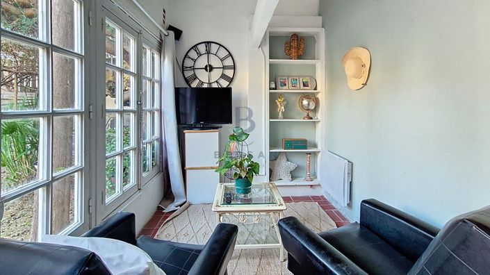 Image No.16-6 Bed House for sale