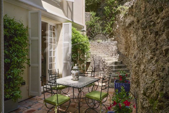 Image No.20-5 Bed House for sale