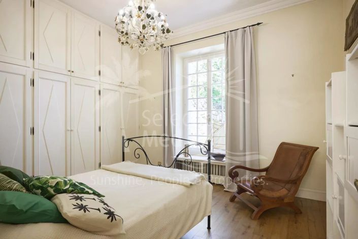 Image No.40-5 Bed House for sale