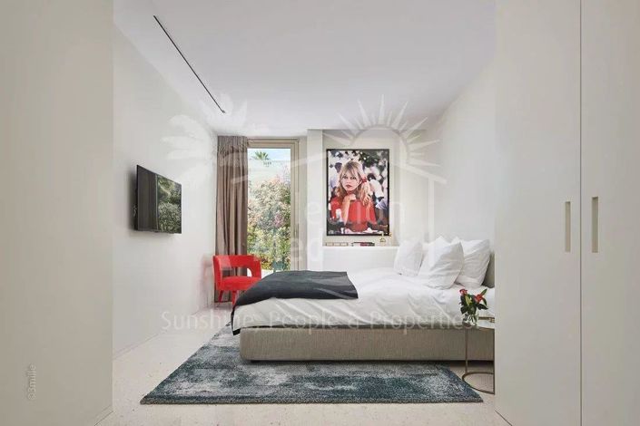 Image No.18-5 Bed House for sale