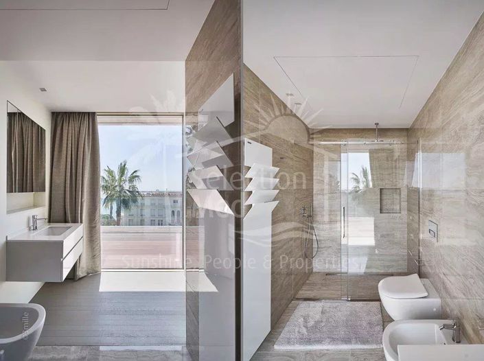 Image No.8-5 Bed House for sale