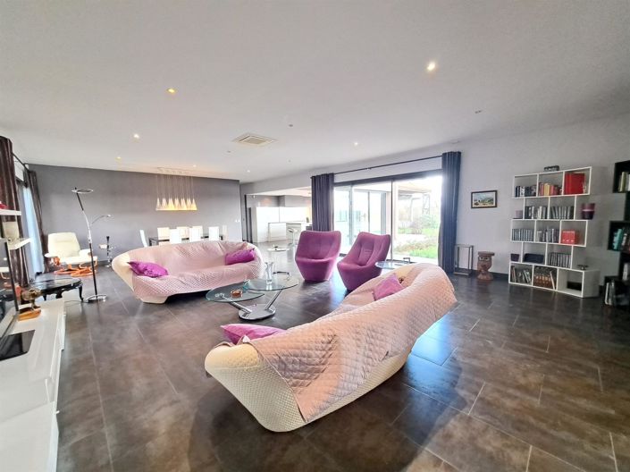 Image No.10-4 Bed House for sale