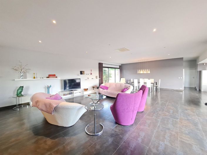 Image No.12-4 Bed House for sale