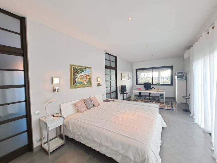 Image No.16-4 Bed House for sale