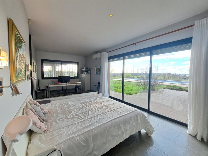 Image No.18-4 Bed House for sale