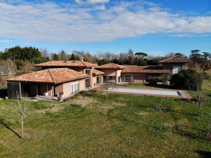 Image No.2-4 Bed House for sale