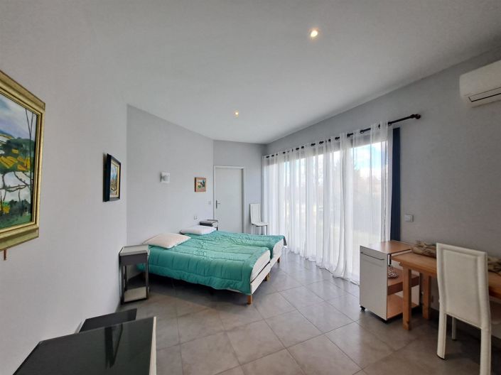 Image No.22-4 Bed House for sale