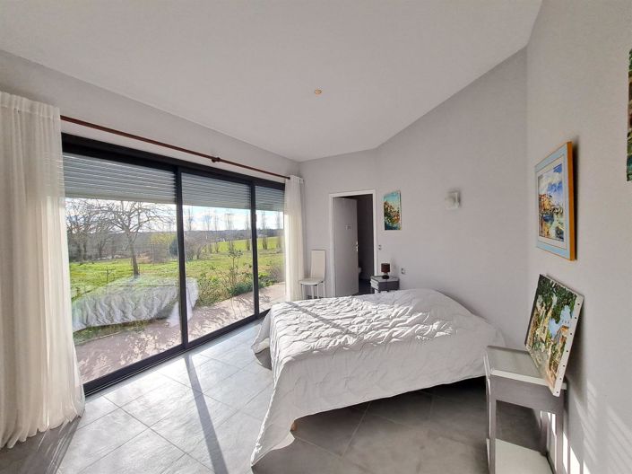 Image No.24-4 Bed House for sale