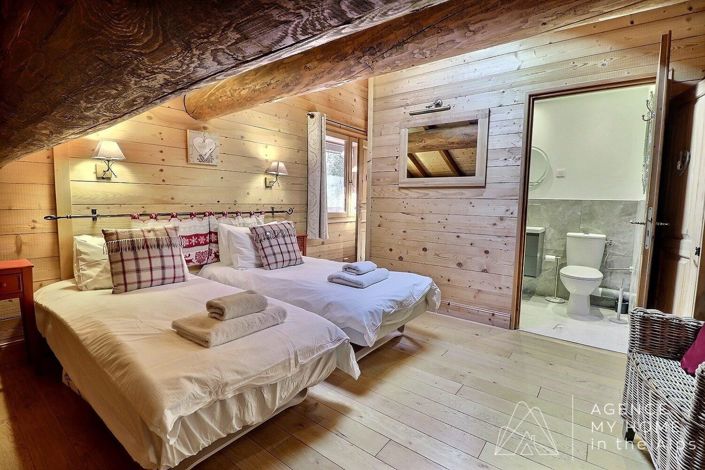 Image No.20-7 Bed House for sale