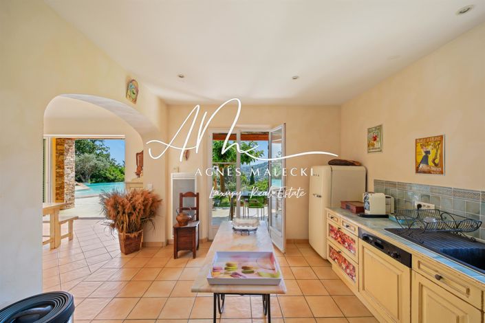 Image No.8-4 Bed House for sale