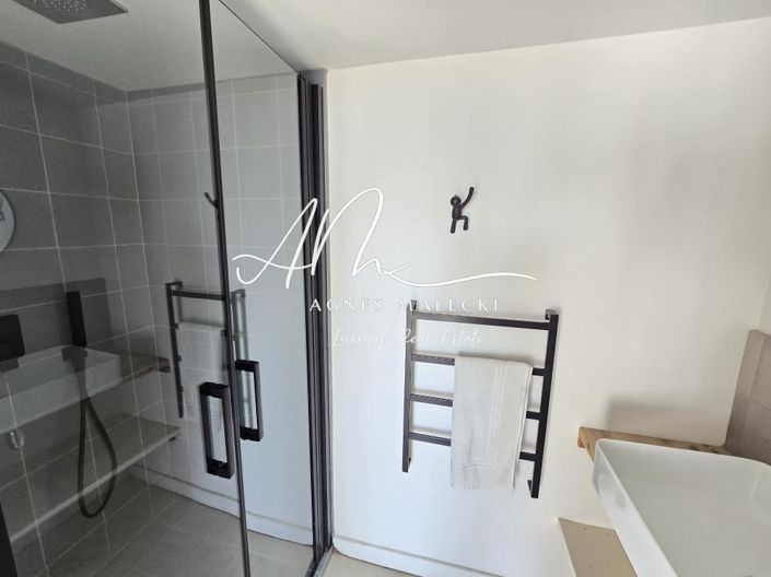 Image No.11-5 Bed House for sale