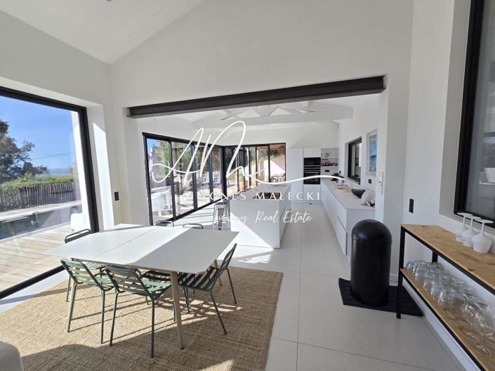 Image No.3-5 Bed House for sale