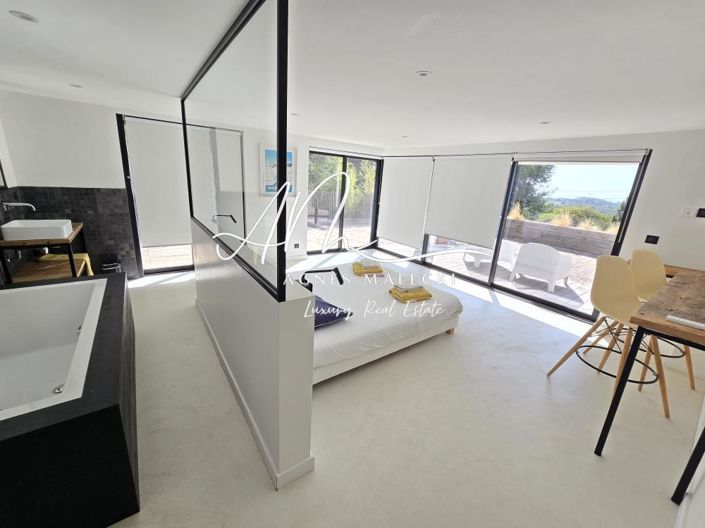 Image No.9-5 Bed House for sale