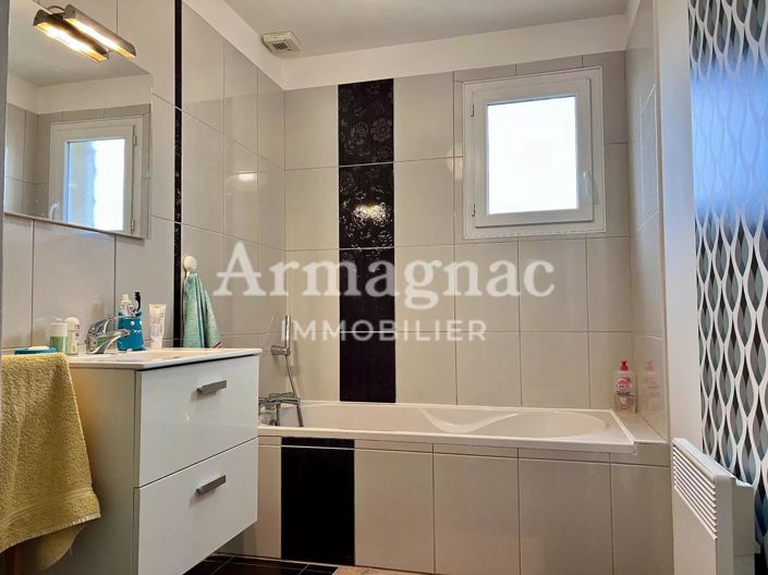 Image No.10-4 Bed House for sale