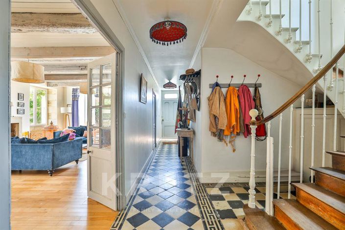 Image No.5-9 Bed House for sale