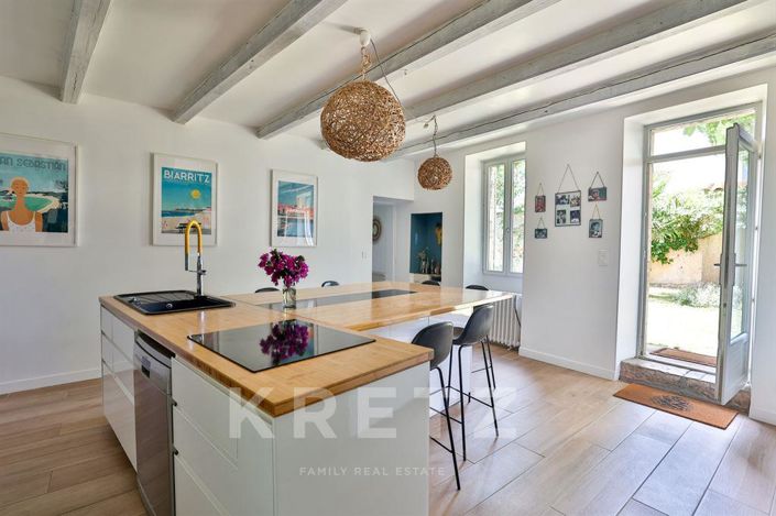 Image No.8-9 Bed House for sale