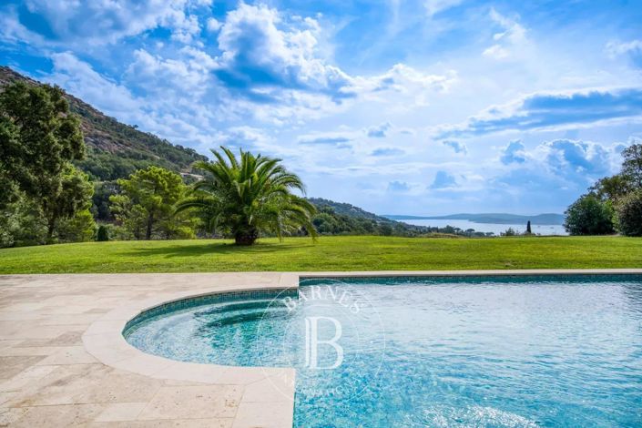 Image No.2-5 Bed House for sale