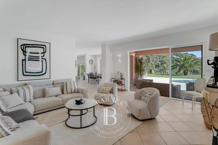 Image No.4-5 Bed House for sale