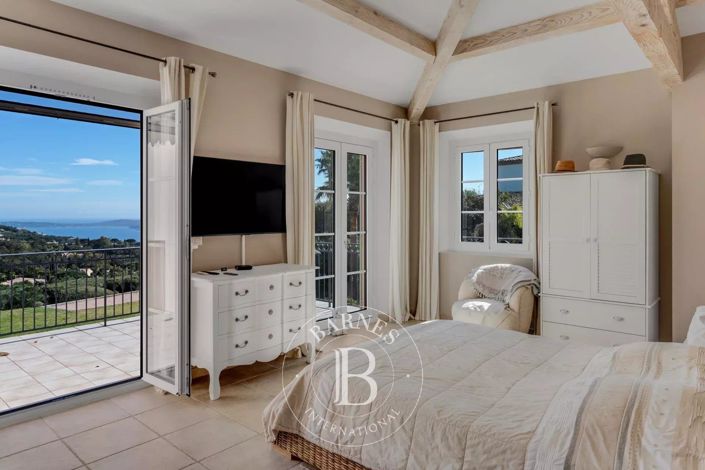 Image No.6-5 Bed House for sale