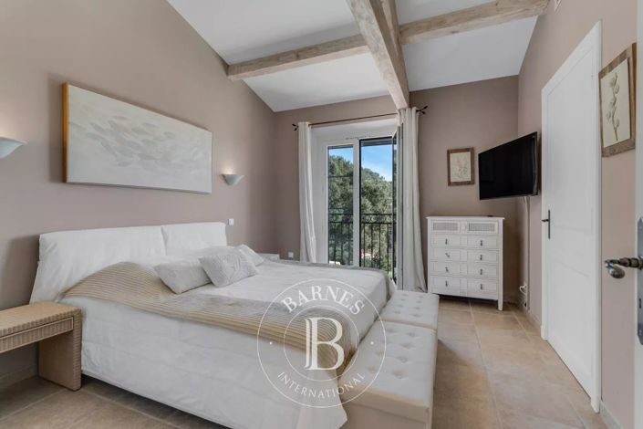 Image No.7-5 Bed House for sale