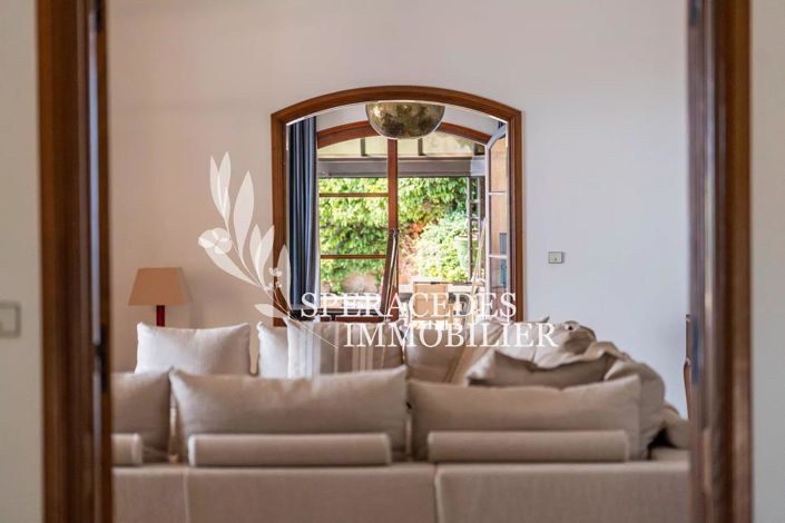 Image No.9-12 Bed House for sale