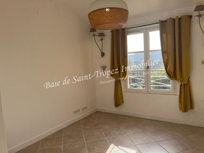 Image No.9-3 Bed House for sale